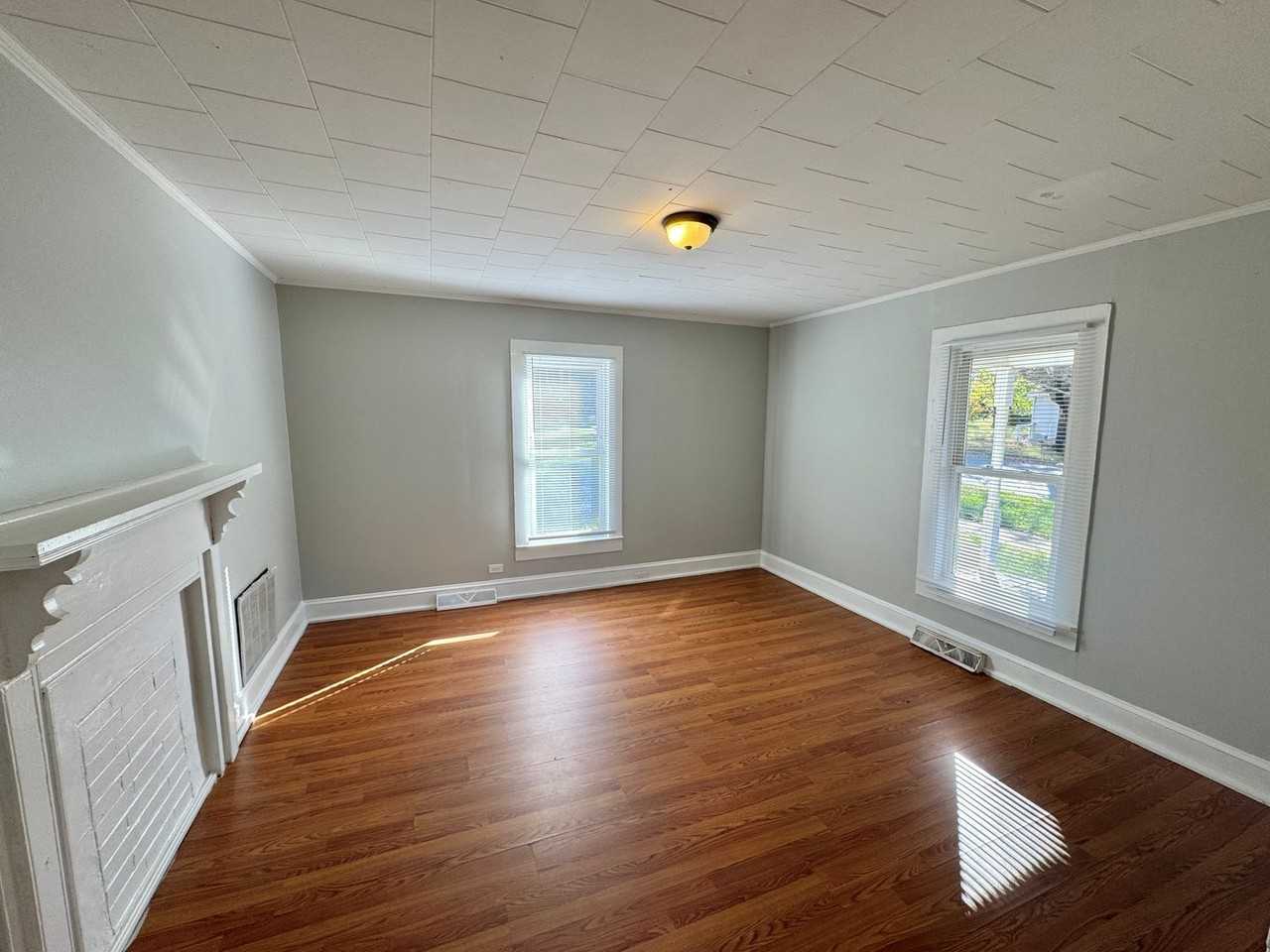 931 5th Street - Photo 3 of 12