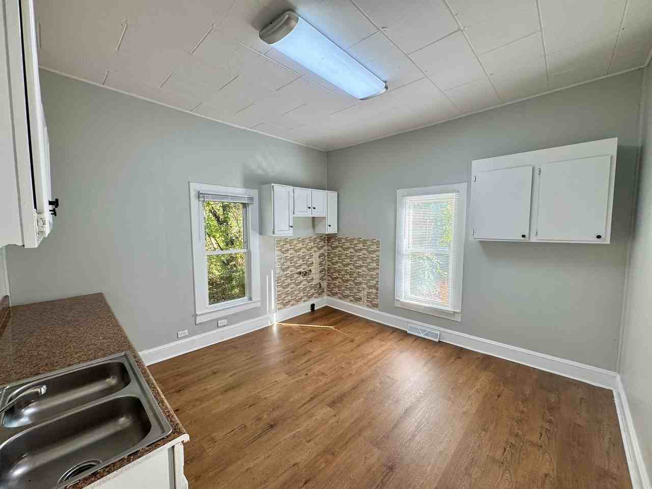 931 5th Street - Photo 5 of 12