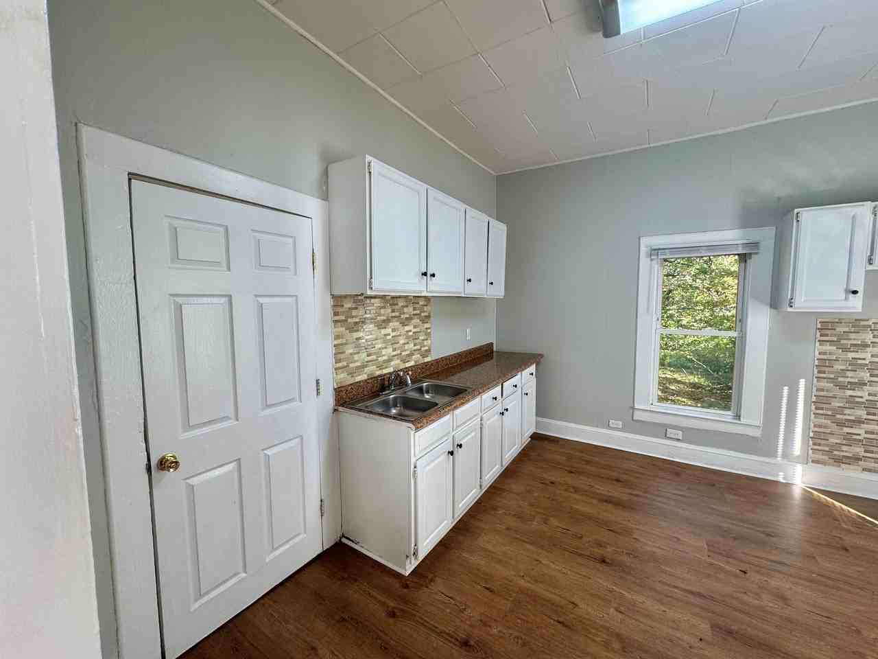 931 5th Street - Photo 6 of 12