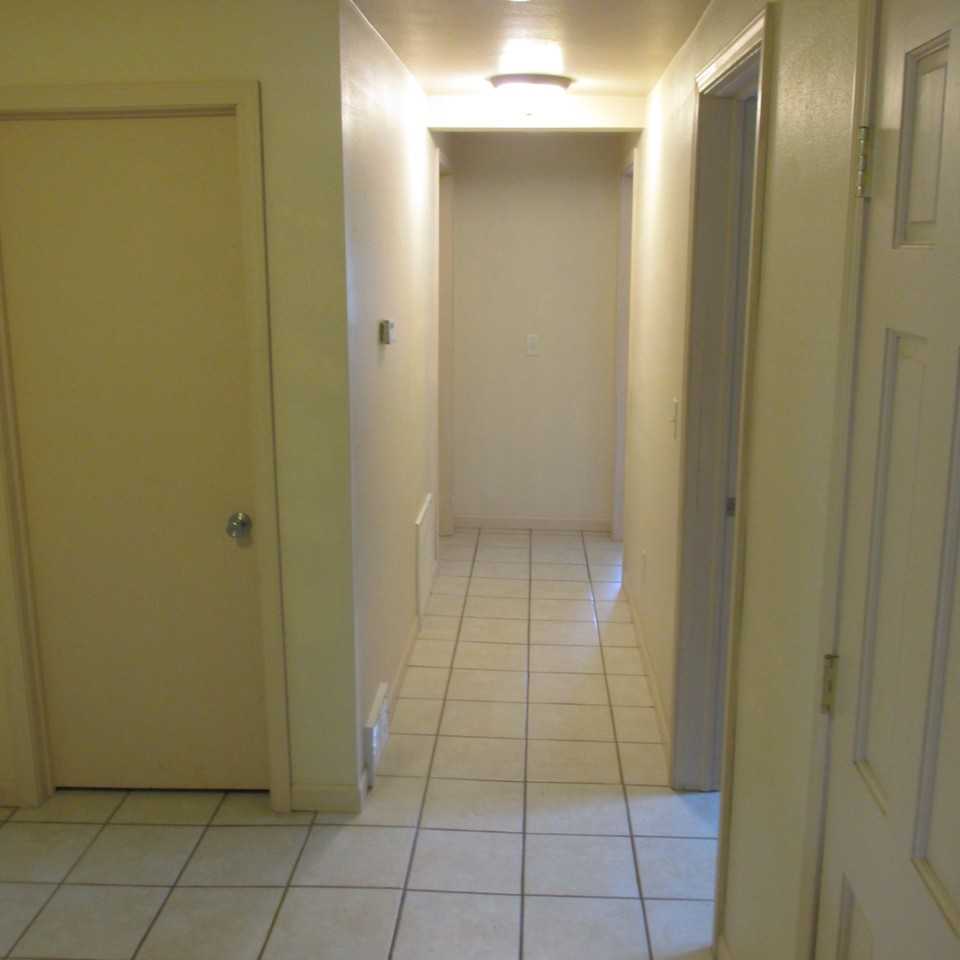 1014 Oxford Ave - Photo 3 of 11