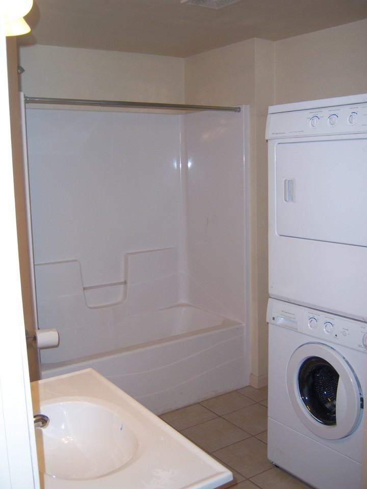 1014 Oxford Ave - Photo 6 of 11