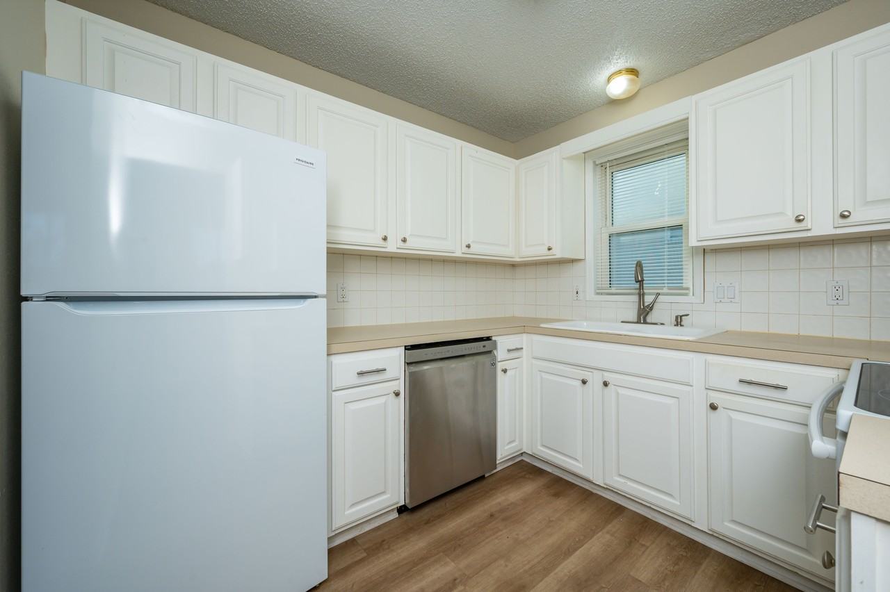 1327 Nw 104th St #NA - Photo 3 of 17