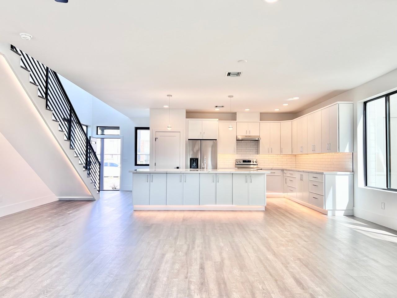 2011 E Turney Ave #NA - Photo 4 of 25