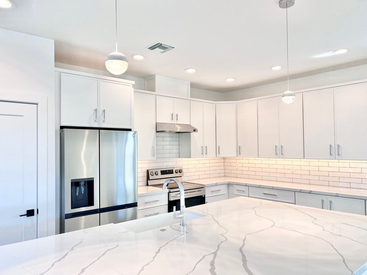 2011 E Turney Ave #NA - Photo 5 of 25