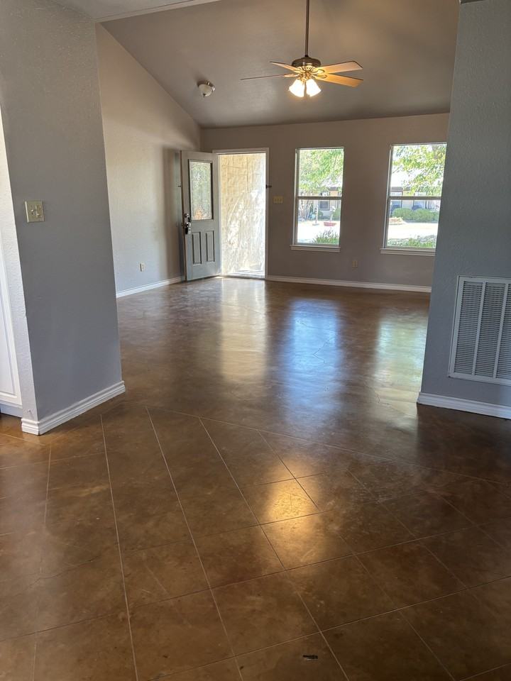 1115 Oakridge Dr #NA - Photo 3 of 7