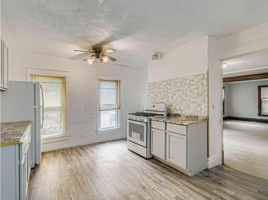 597 Geranium Ave E #2 - Photo 4 of 6