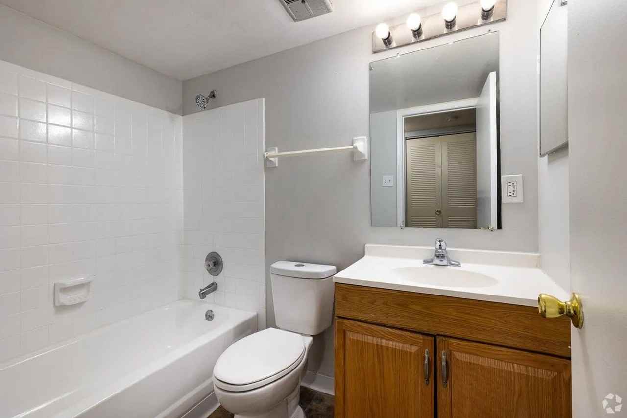 Caroline Place Apartments - Photo 4 of 4