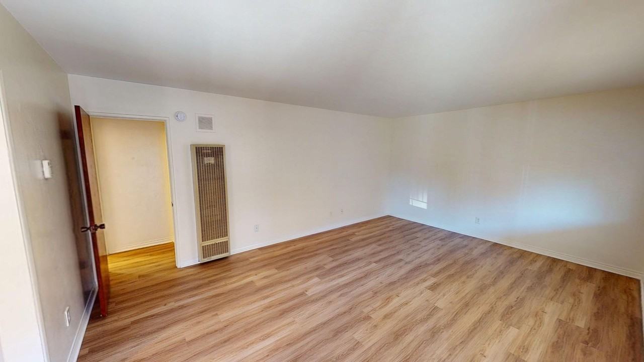 1030 Isabella Ave - Photo 2 of 13