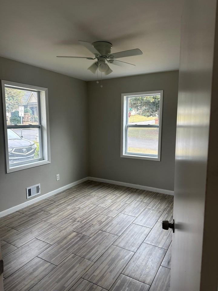 399 Wright St Sw #A - Photo 2 of 14