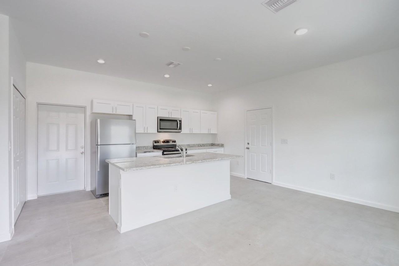 2504 30th St Sw - Photo 4 of 14