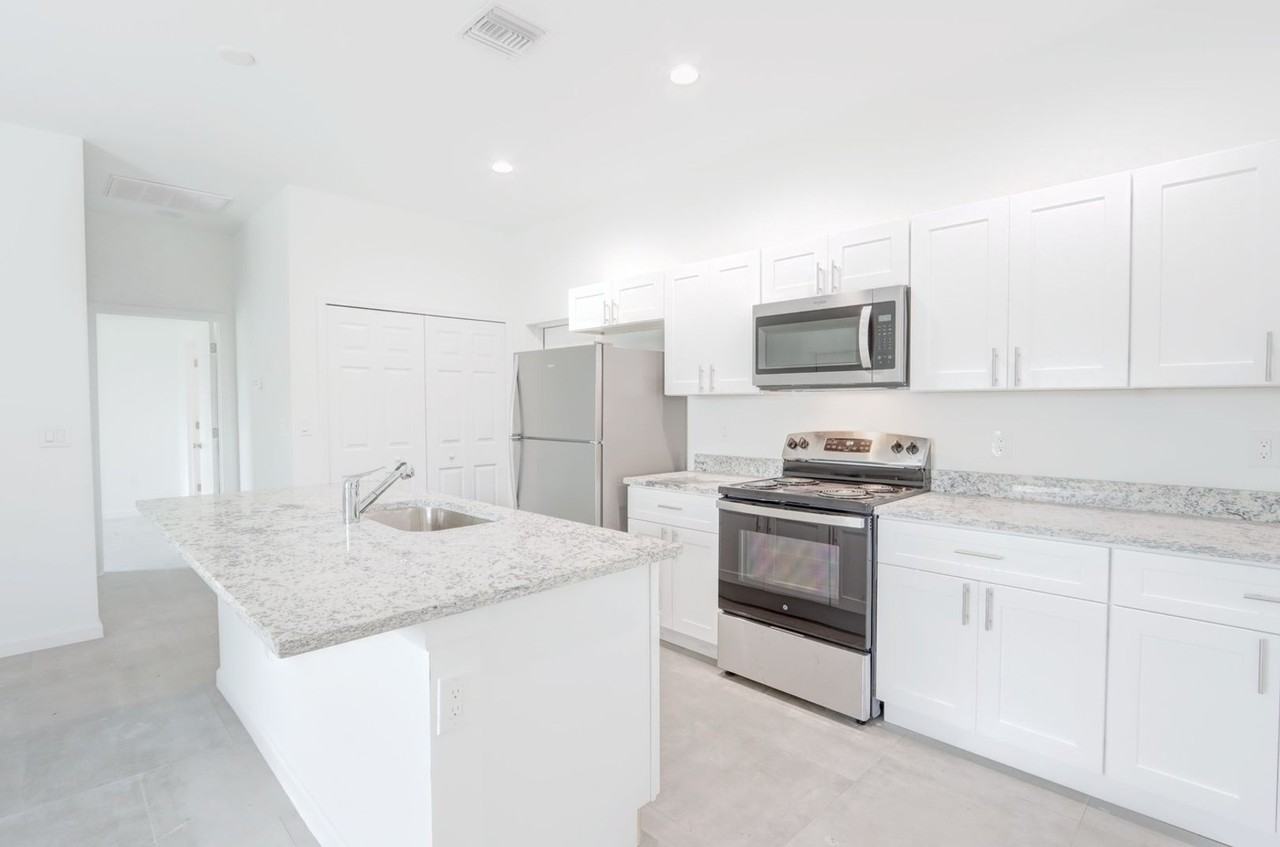 2504 30th St Sw - Photo 6 of 14