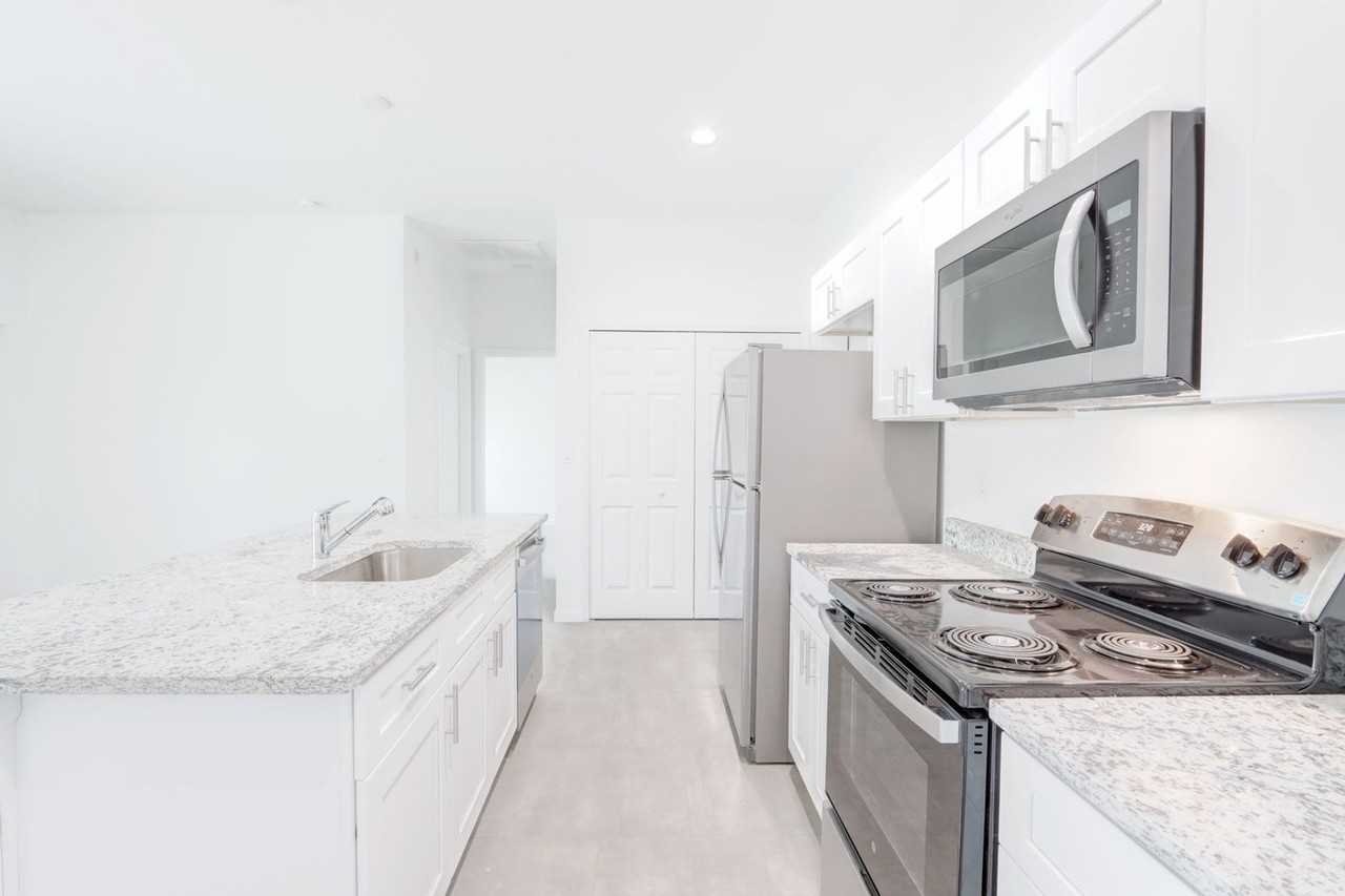 2504 30th St Sw - Photo 7 of 14