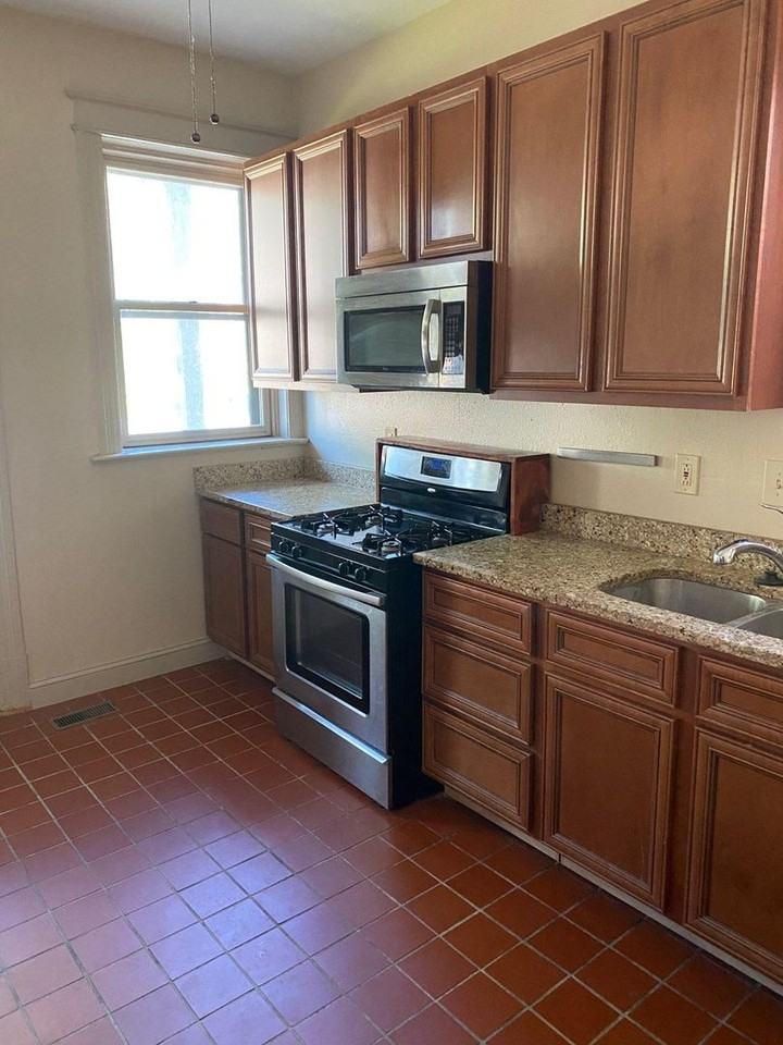 4451 Pershing Avenue - Photo 4 of 11