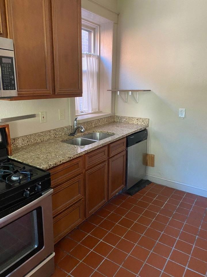 4451 Pershing Avenue - Photo 5 of 11