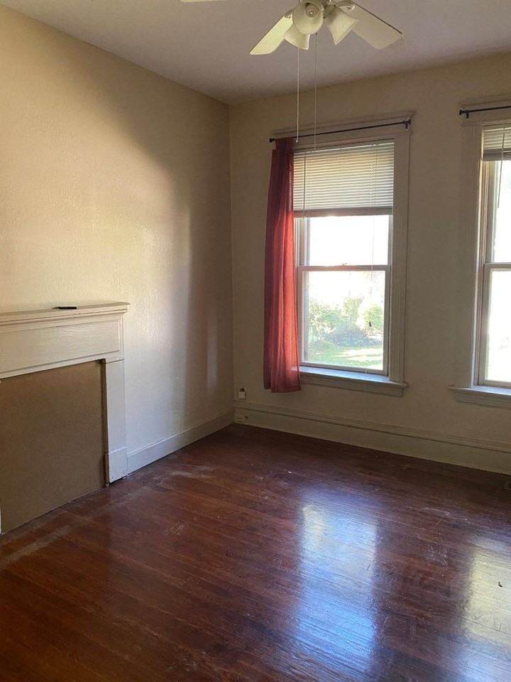 4451 Pershing Avenue - Photo 6 of 11