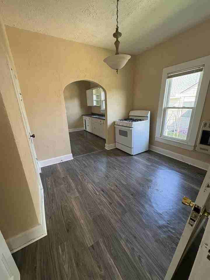 115 Humble Ave - Photo 4 of 11