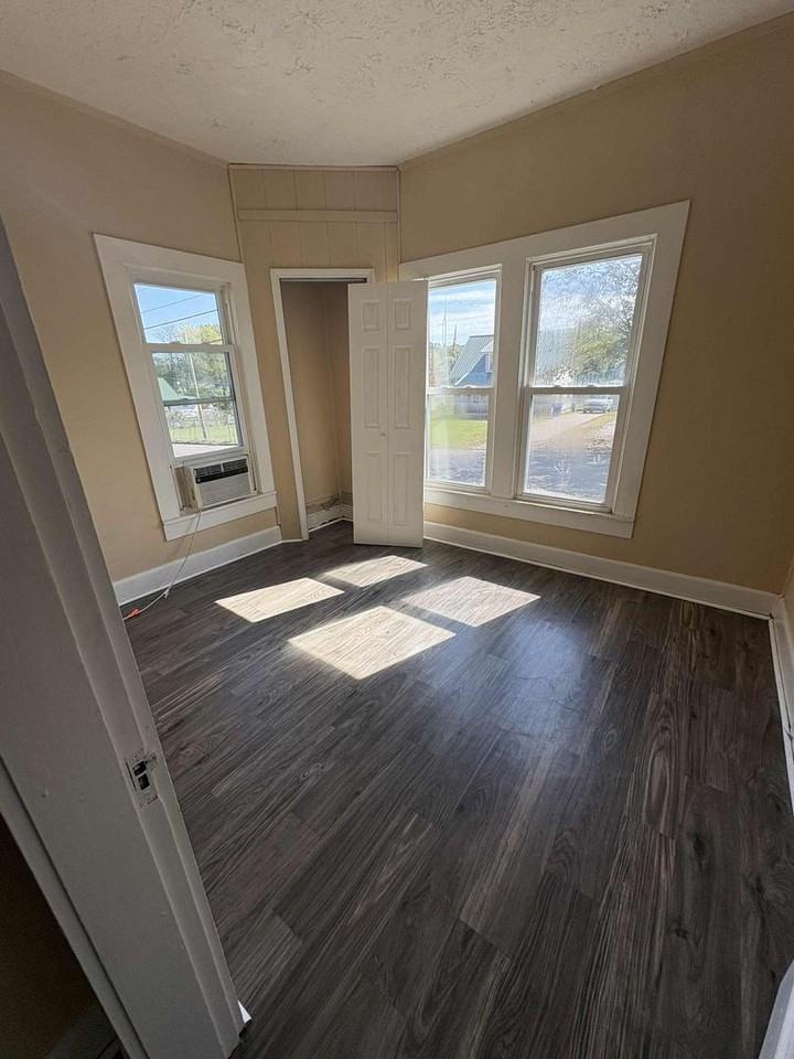 115 Humble Ave - Photo 5 of 11