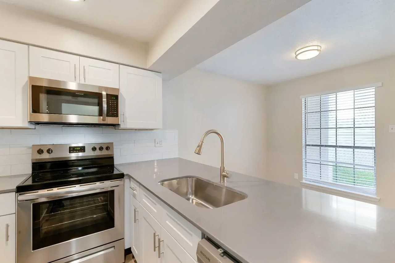 Rayside Residences - Photo 2 of 24