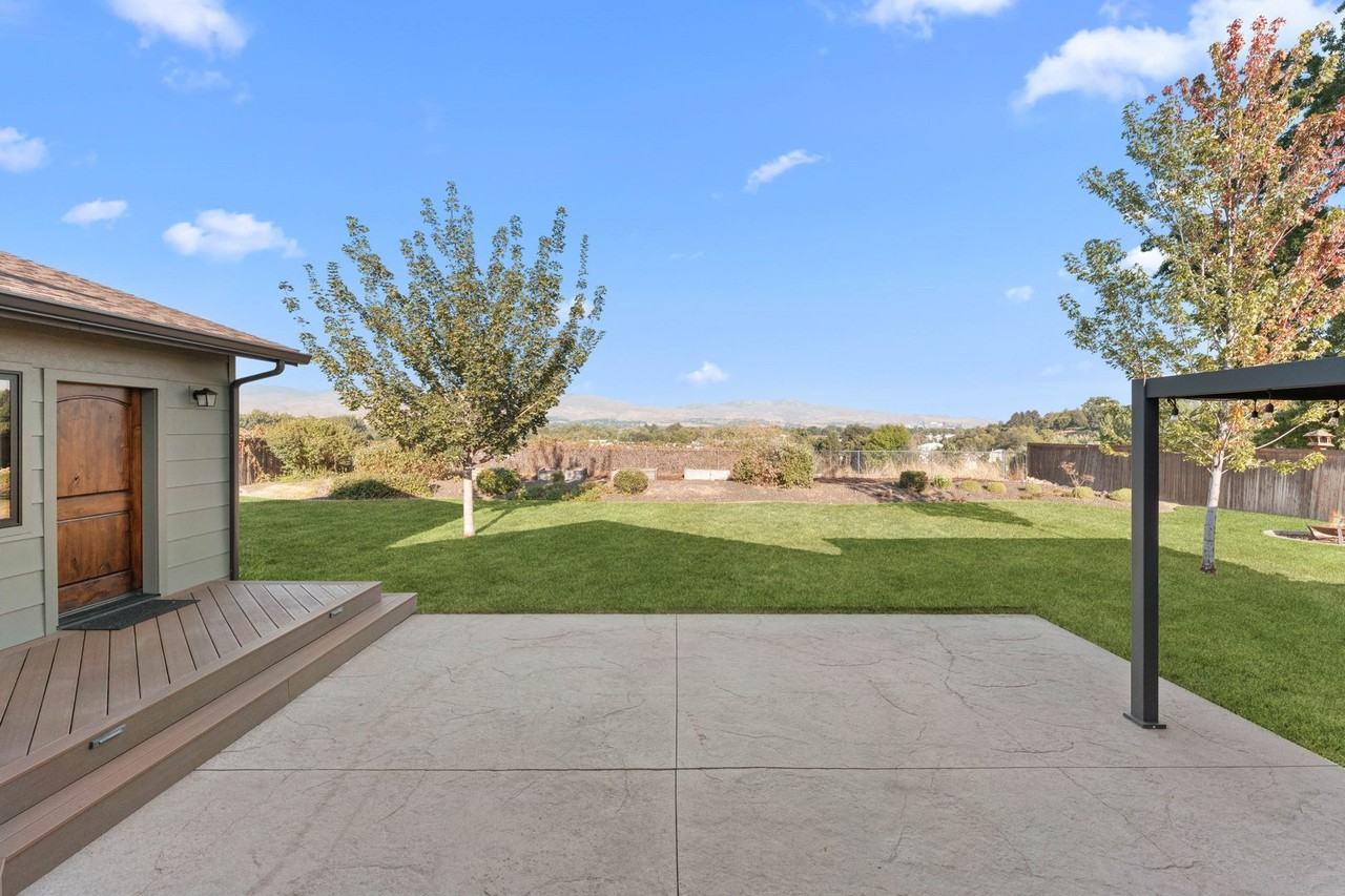 3736 North Mountain View Drive - Photo 3 of 35