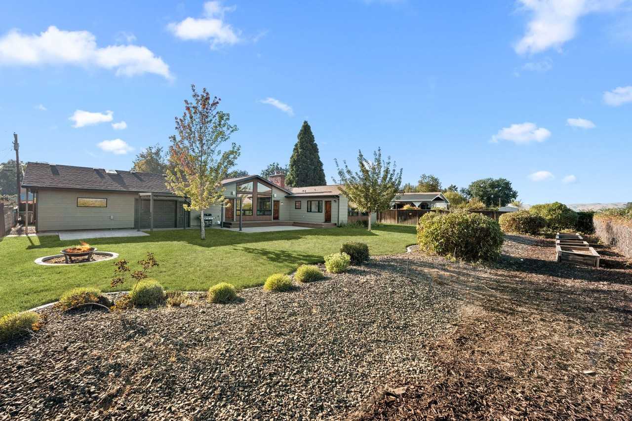 3736 North Mountain View Drive - Photo 6 of 35