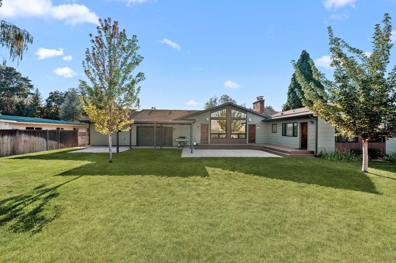 3736 North Mountain View Drive - Photo 7 of 35