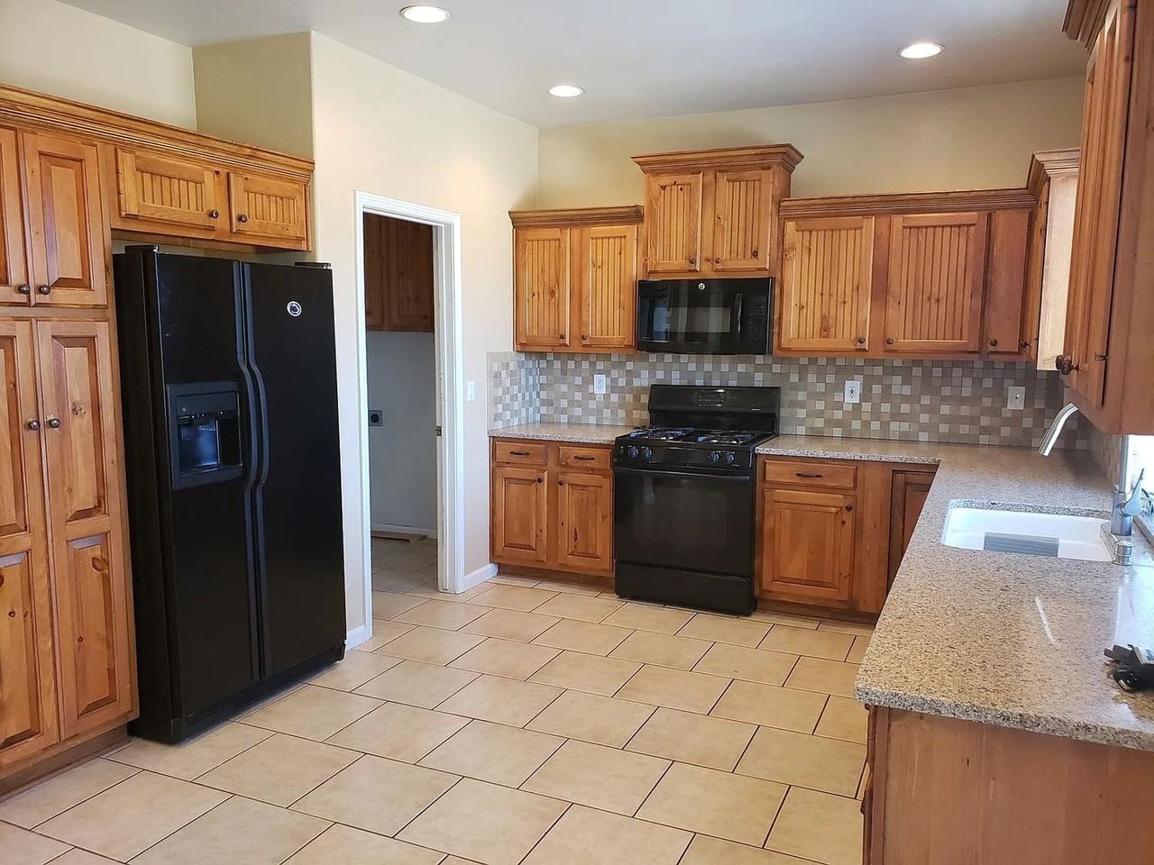 9620 Antelope Creek Dr - Photo 2 of 7