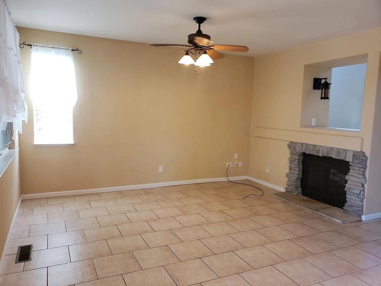 9620 Antelope Creek Dr - Photo 3 of 7