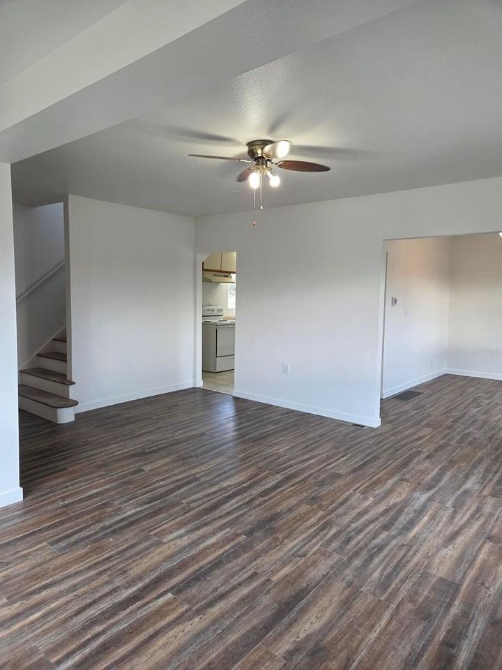 2121 S 50th St - Photo 2 of 14