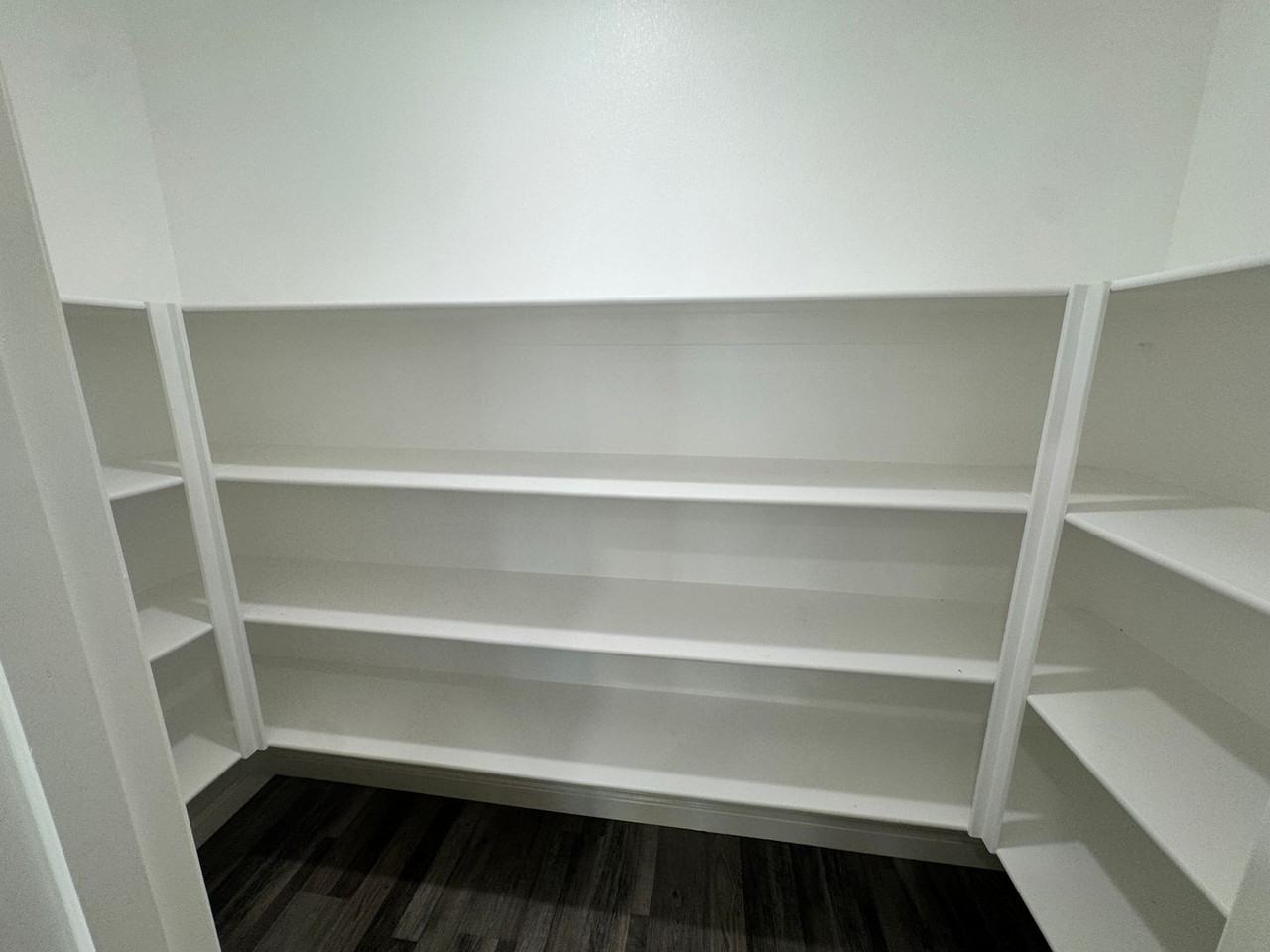 818 Beach Ct - Photo 4 of 18