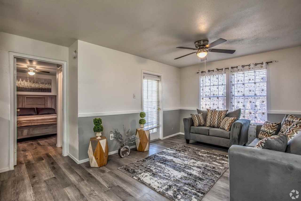 Mandalay Palms Bayside - Photo 2 of 5