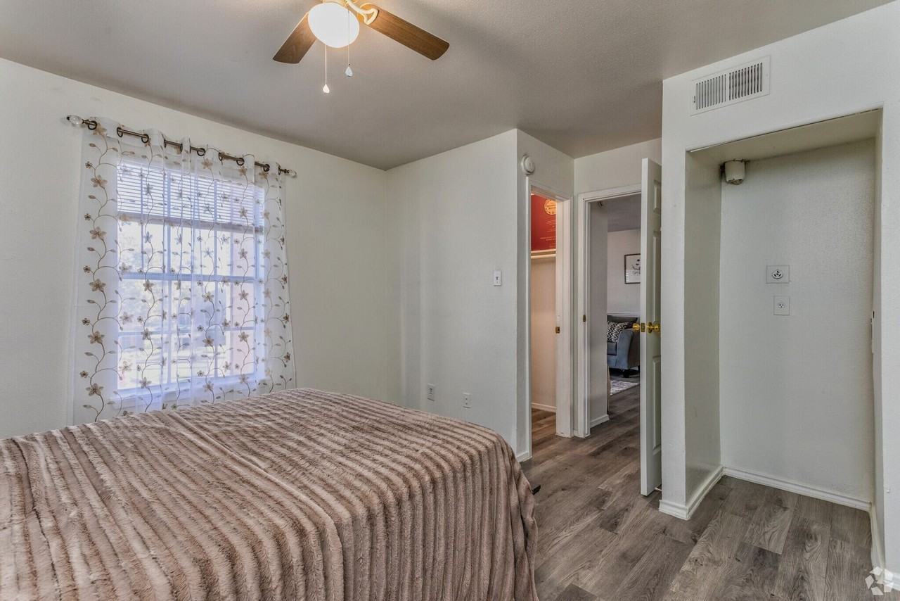 Mandalay Palms Bayside - Photo 3 of 5