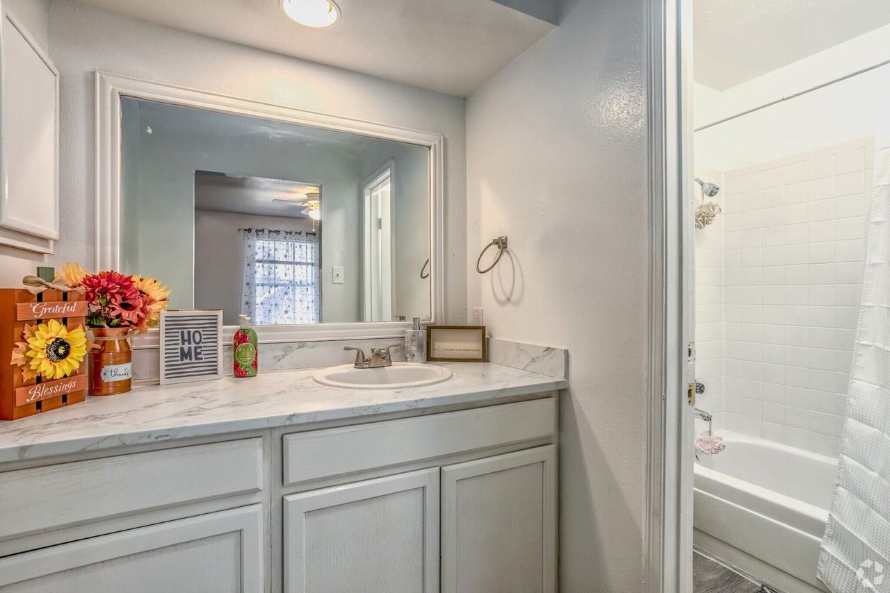 Mandalay Palms Bayside - Photo 4 of 5