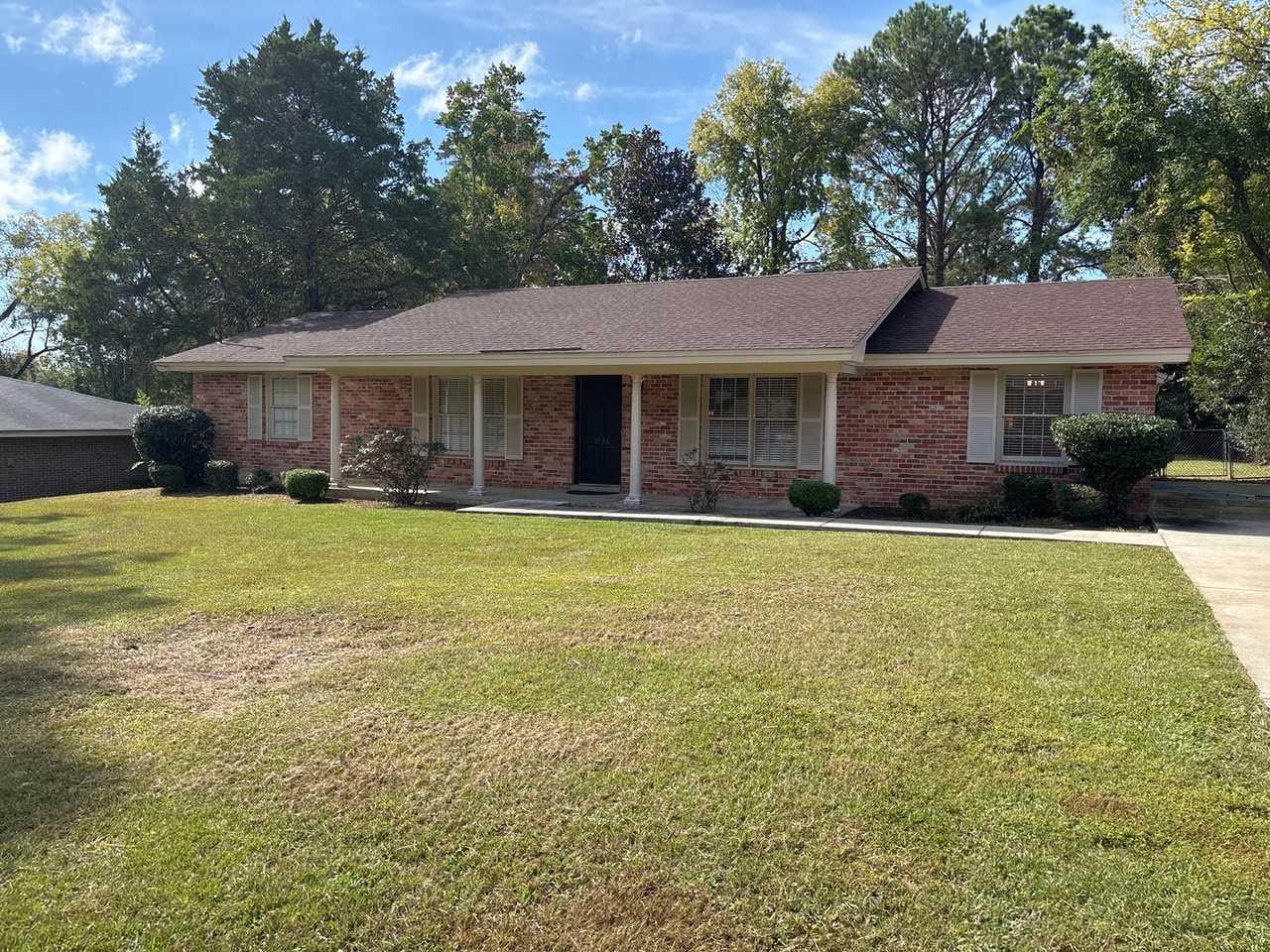 3126 Fernway Dr - Photo 3 of 33