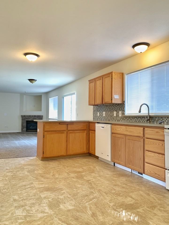 13517 86th Avenue Ct E - Photo 6 of 27