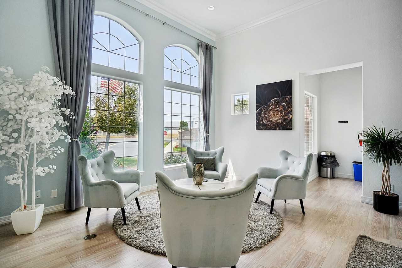 Adagio Apartments - Photo 5 of 37