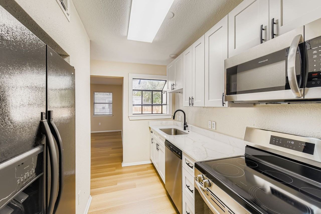 3320 Blumie Street #B - Photo 6 of 19