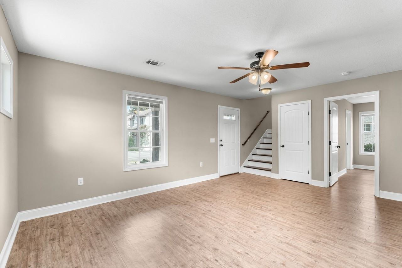 454 S College St - Photo 6 of 14