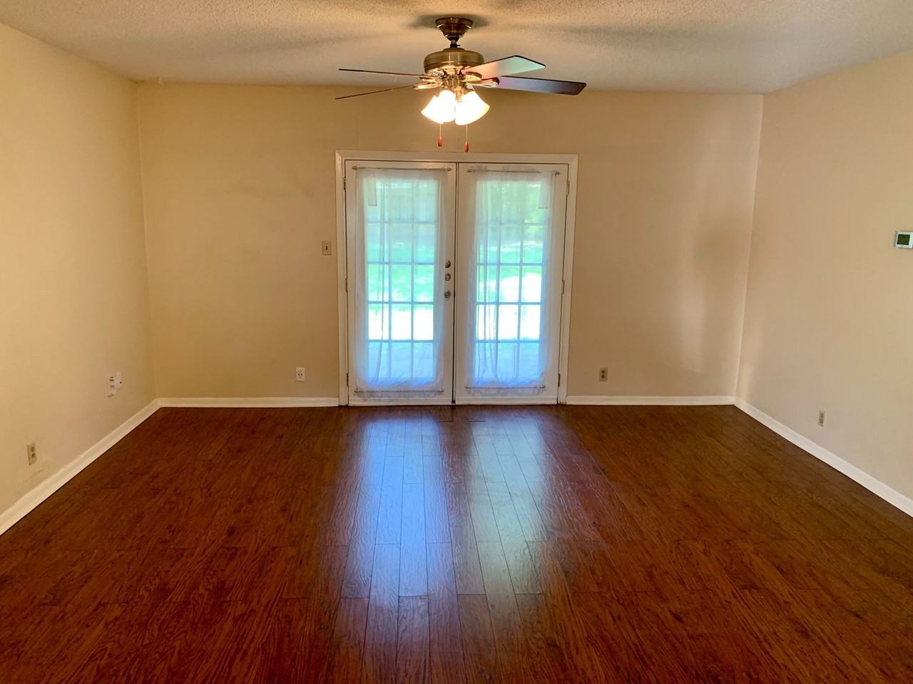 400 Tilbury Ln - Photo 3 of 23