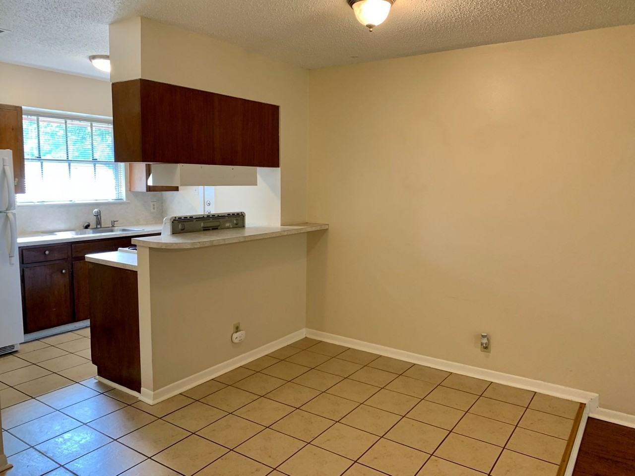 400 Tilbury Ln - Photo 6 of 23