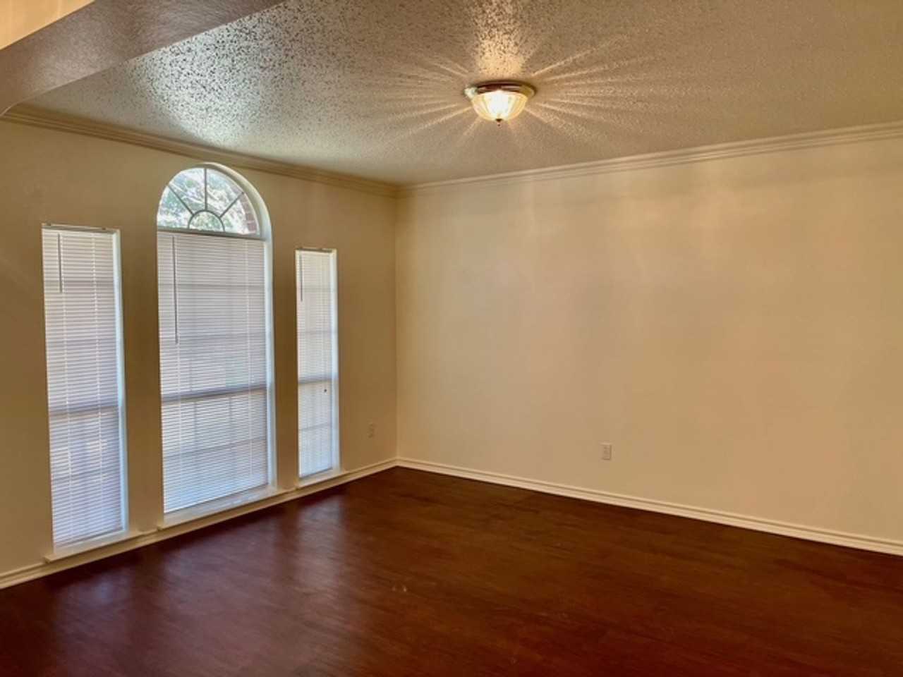 105 Hirth Dr - Photo 4 of 27