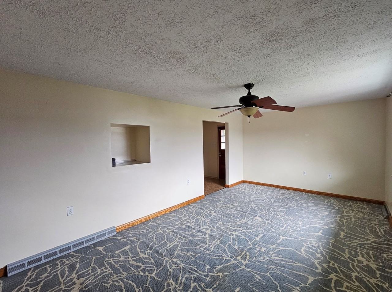 1269 Carlisle Ave - Photo 2 of 24