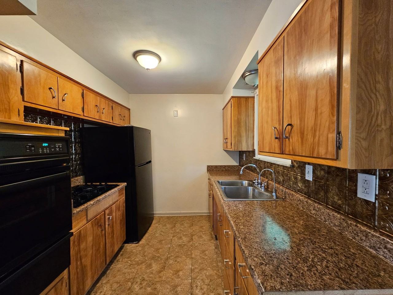 1269 Carlisle Ave - Photo 3 of 24