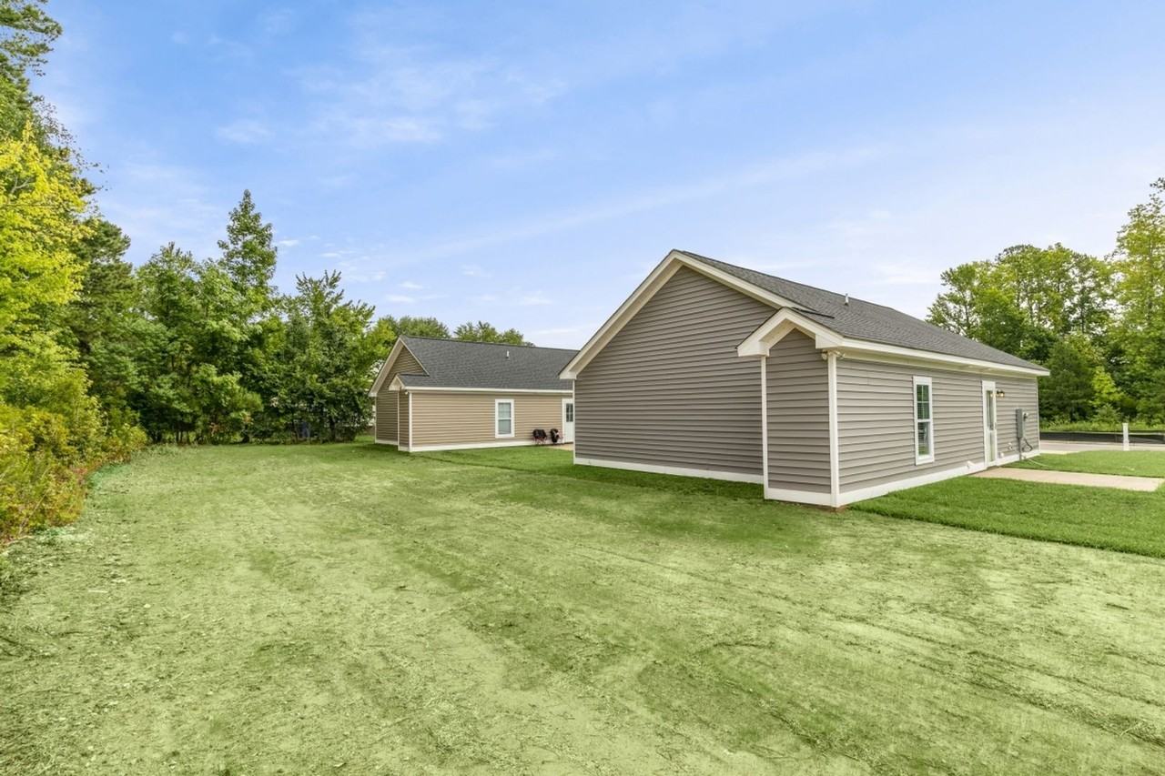 2713 Buckingham Rd Nw - Photo 4 of 35