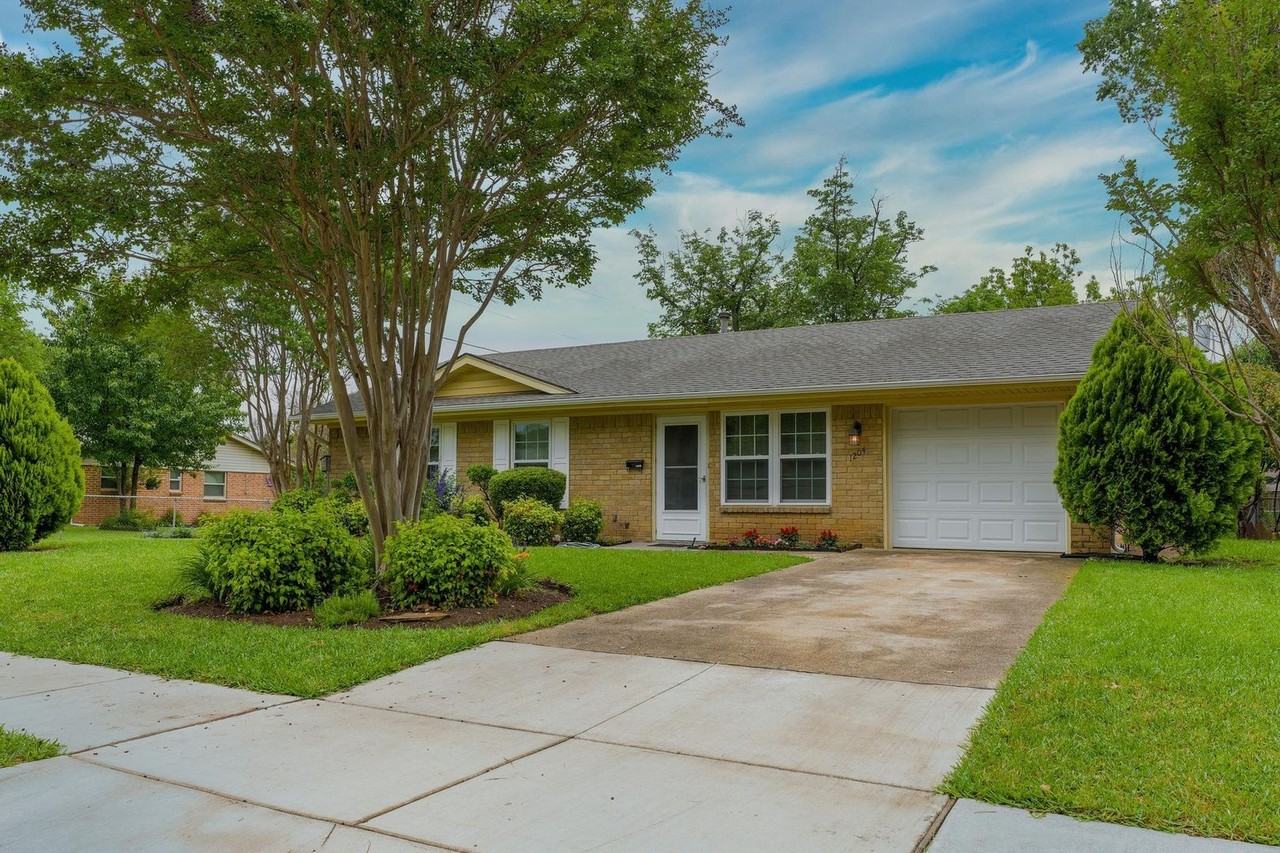 1204 Oakhill Drive - Photo 3 of 24