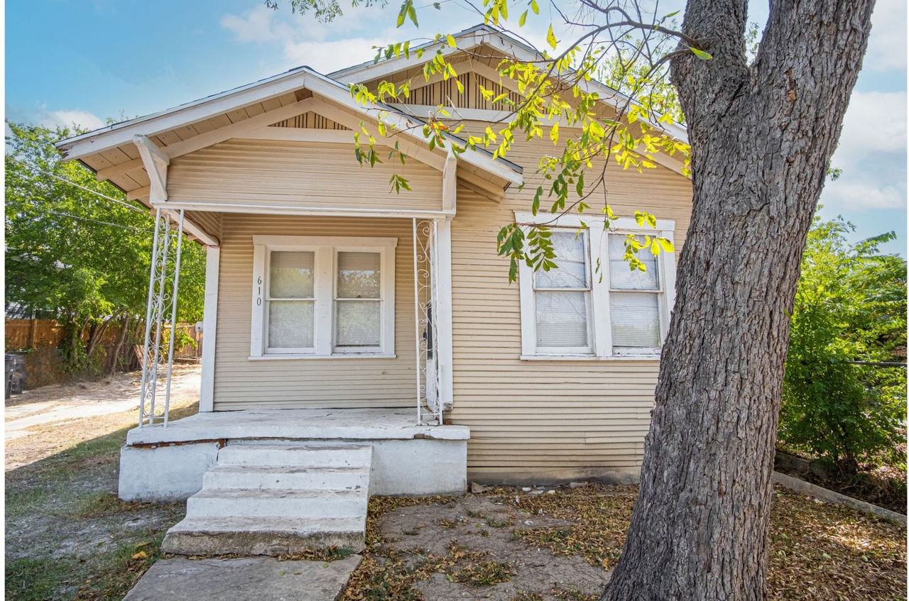 610 Belmont - Photo 4 of 17