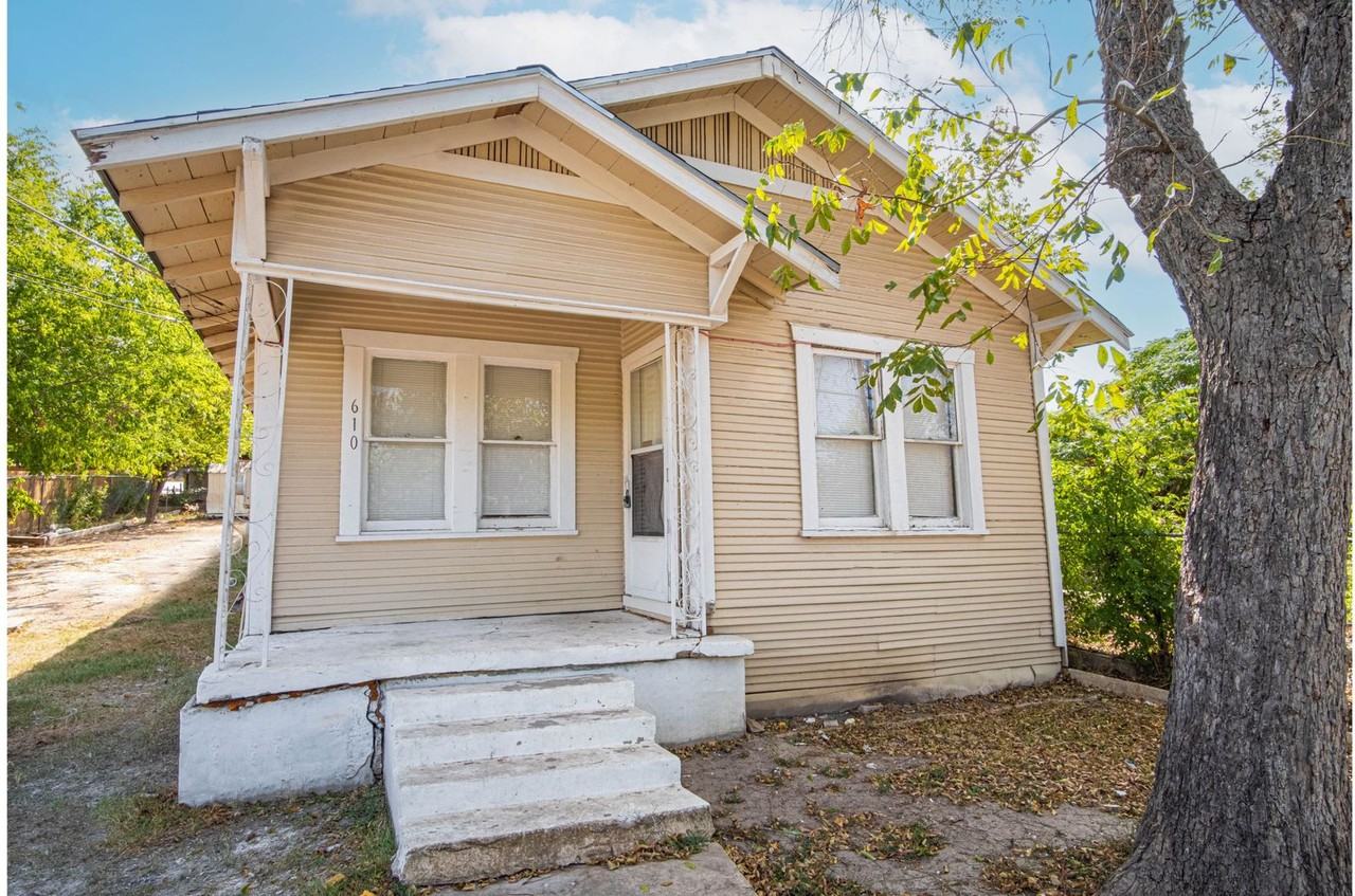 610 Belmont - Photo 2 of 17
