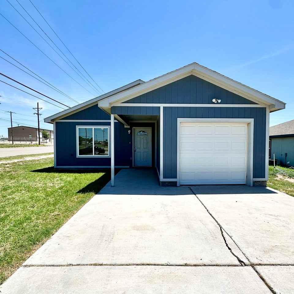 1520 E 13th St - Photo 2 of 21