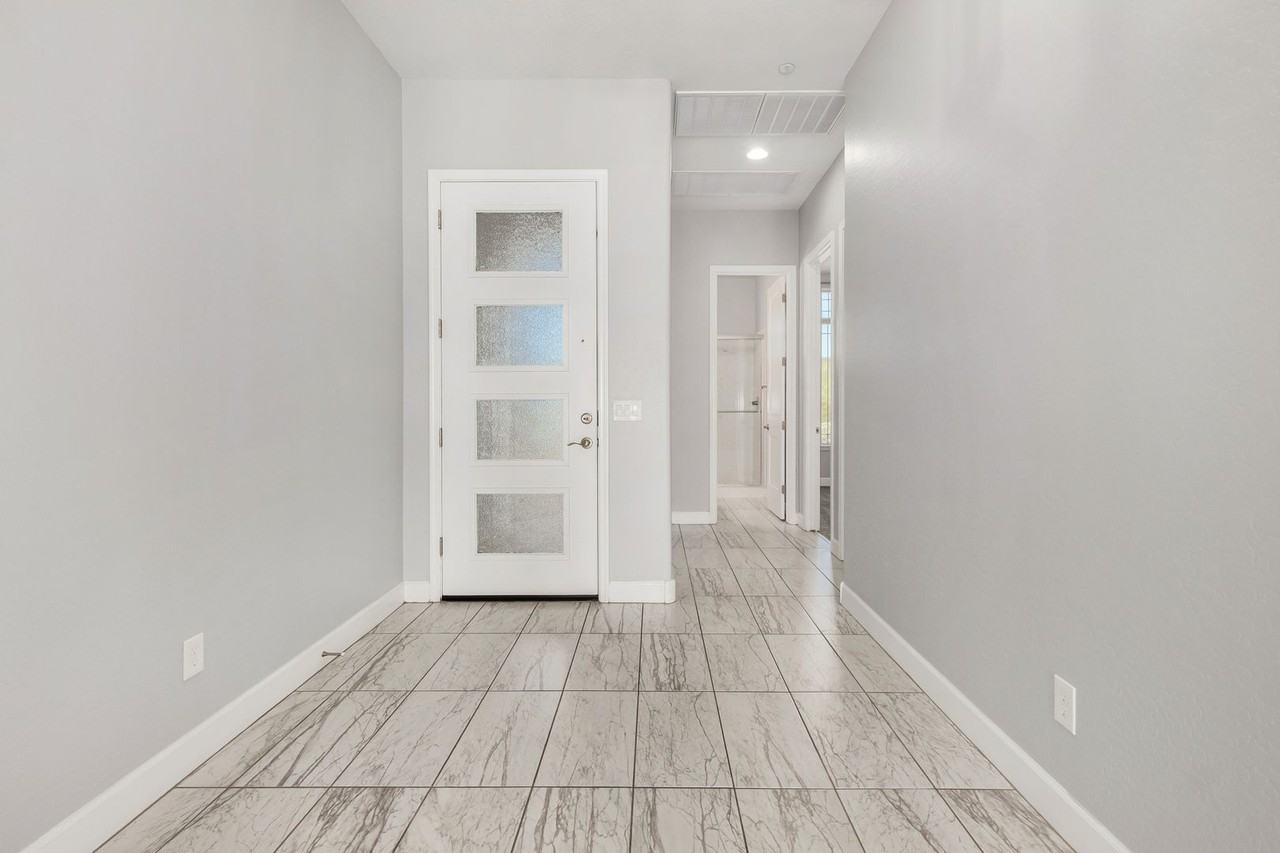 11905 W Creosote Dr - Photo 4 of 37