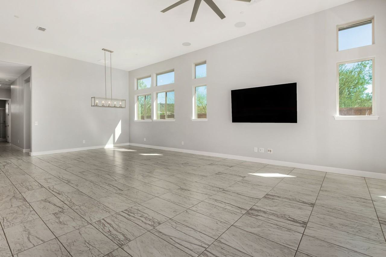 11905 W Creosote Dr - Photo 7 of 37