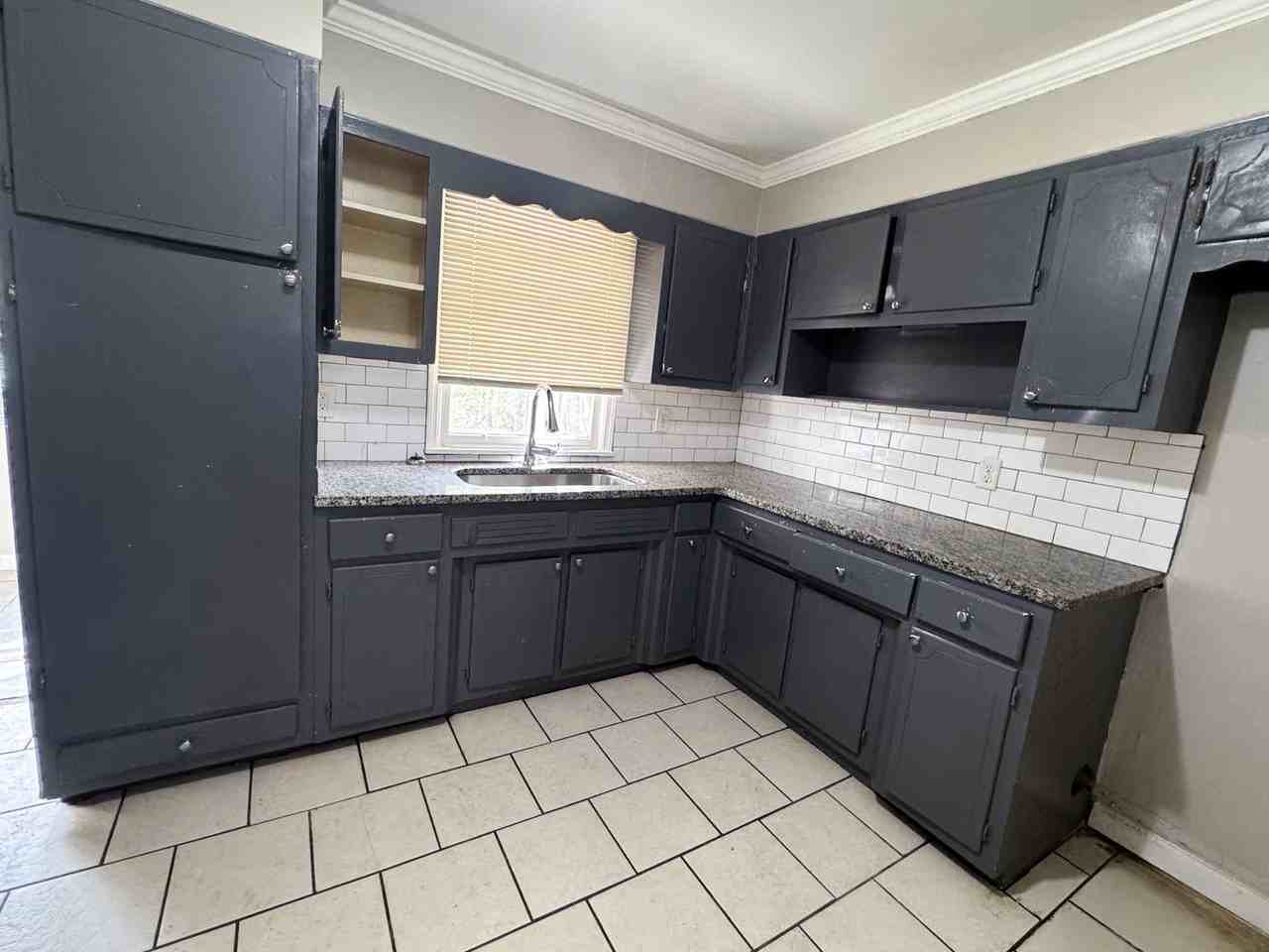 428 Rutledge Drive - Photo 4 of 6